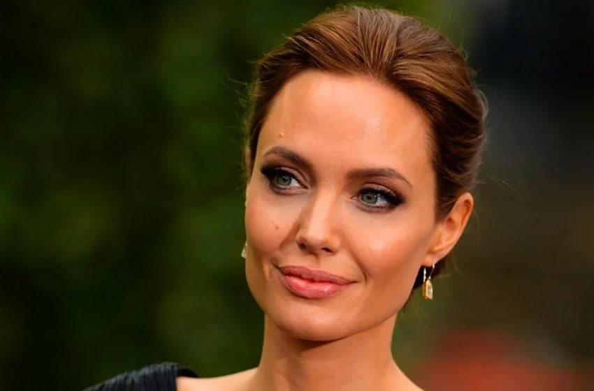  «Не идеальна, но прекрасна»: Анджелина Джоли —  одна из самых красивых женщин мира