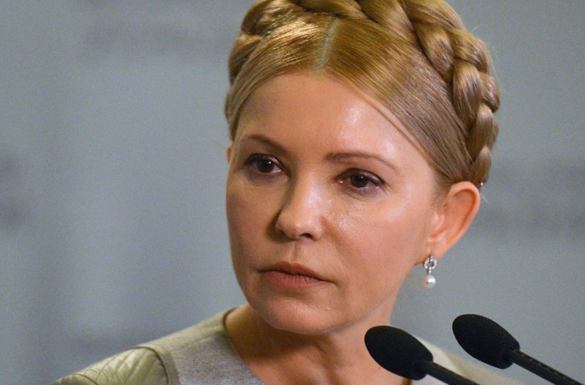 В косынке и без макияжа. Фанаты не узнали Тимошенко без фирменной прически