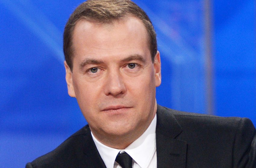  «Копия отца»: по сети гуляют снимки Медведева младшего