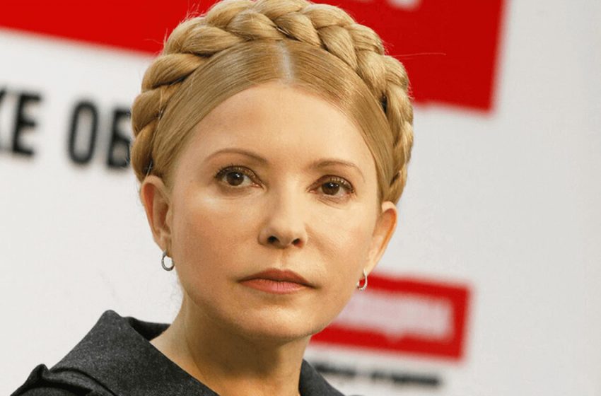  В косынке и без макияжа. Тимошенко просто не узнать без фирменной косы