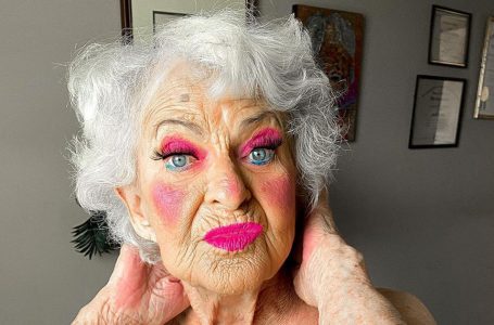 «Позавидует даже 20-летняя»: 93-летняя модель без стеснения носит открытые образы, хвастаясь талией