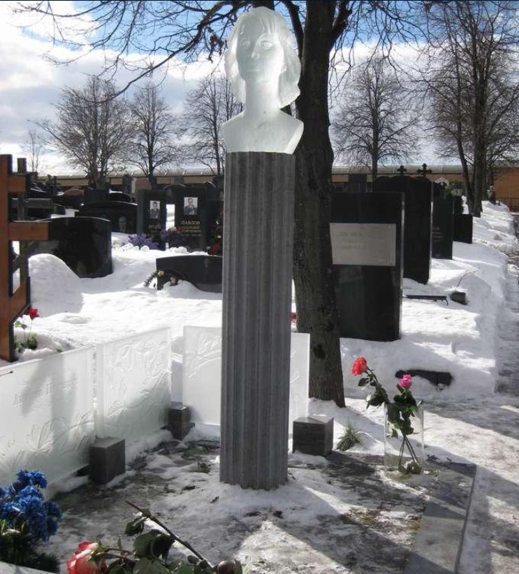 Памятник полищук на троекуровском кладбище фото