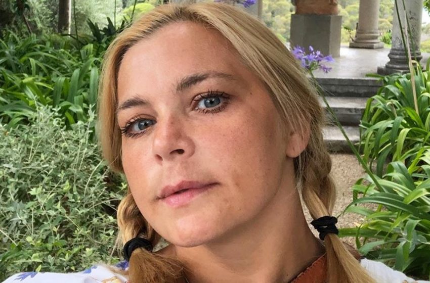 «Впала в детство»: 44-летняя Пегова в коротком платье ошарашила поклонников