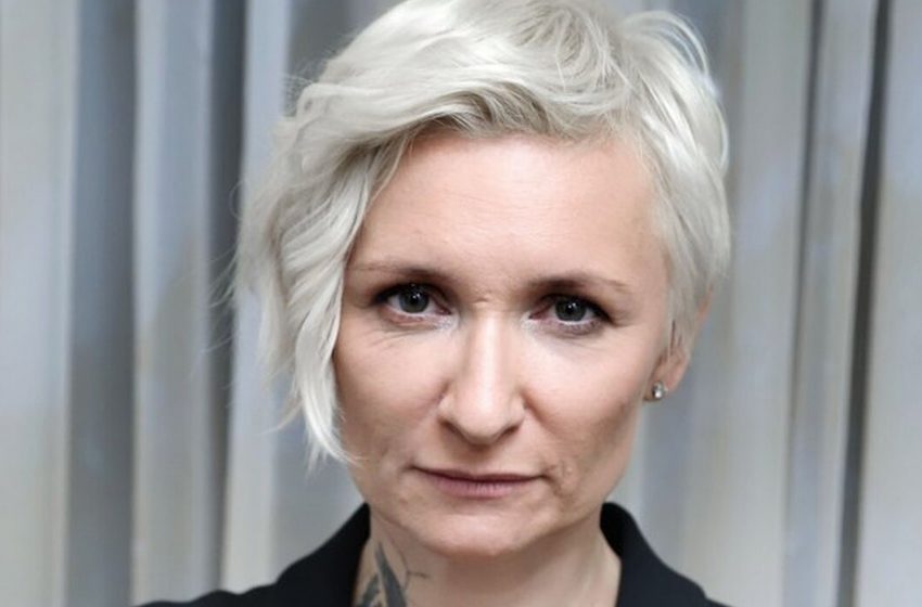  «Потрясающие ноги»: Арбенина в прозрачном наряде вскружила головы мужской аудитории поклонников