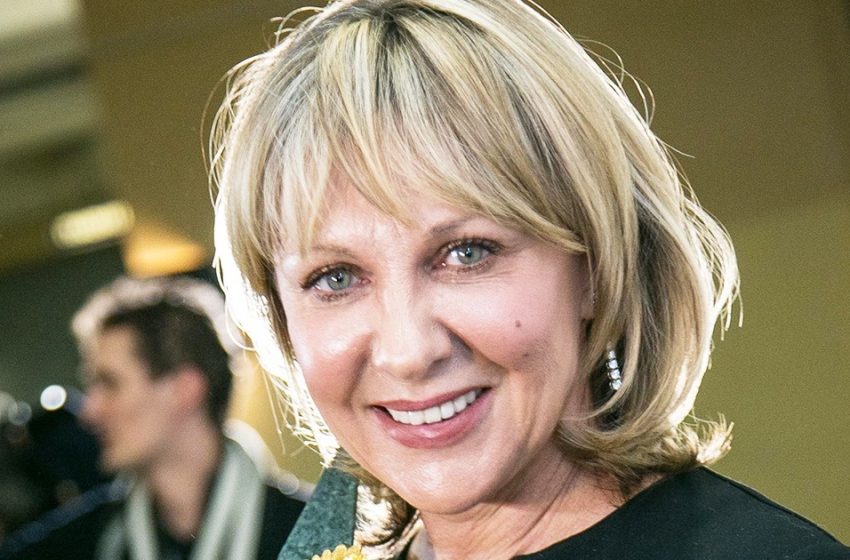  Резко помолодела. Елена Яковлева поразила поклонников обновлённым внешним видом