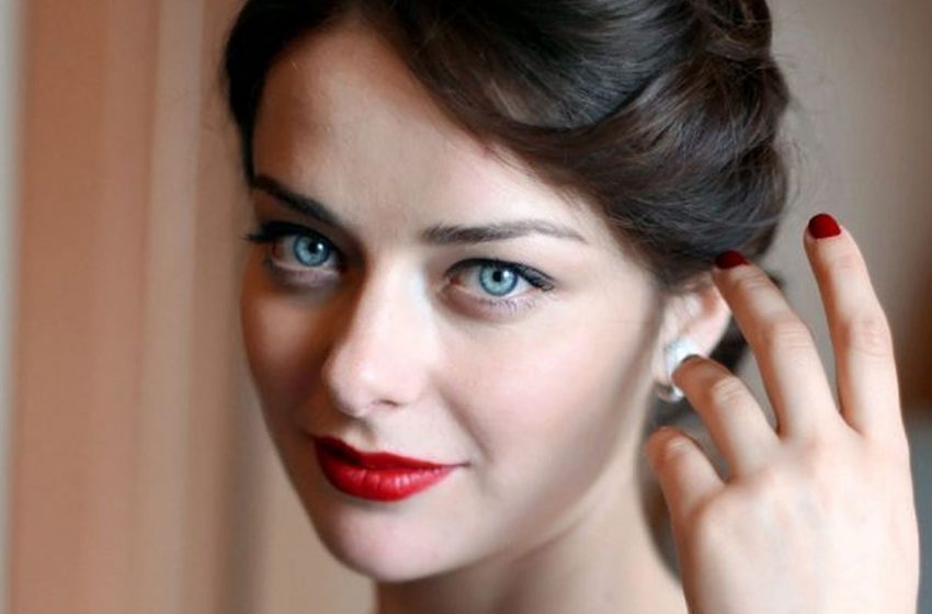 «Роковая красотка»: 40-летняя Марина Александрова устроила очень пикантную фотосессию