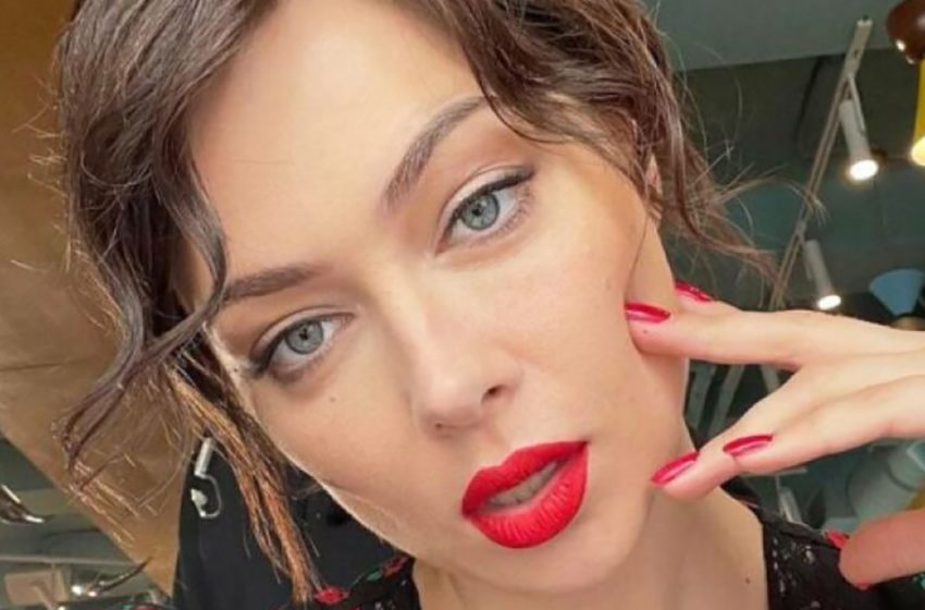  Звезда без белья. Самбурская вышла на красную дорожку в провокационном наряде, поразив поклонников