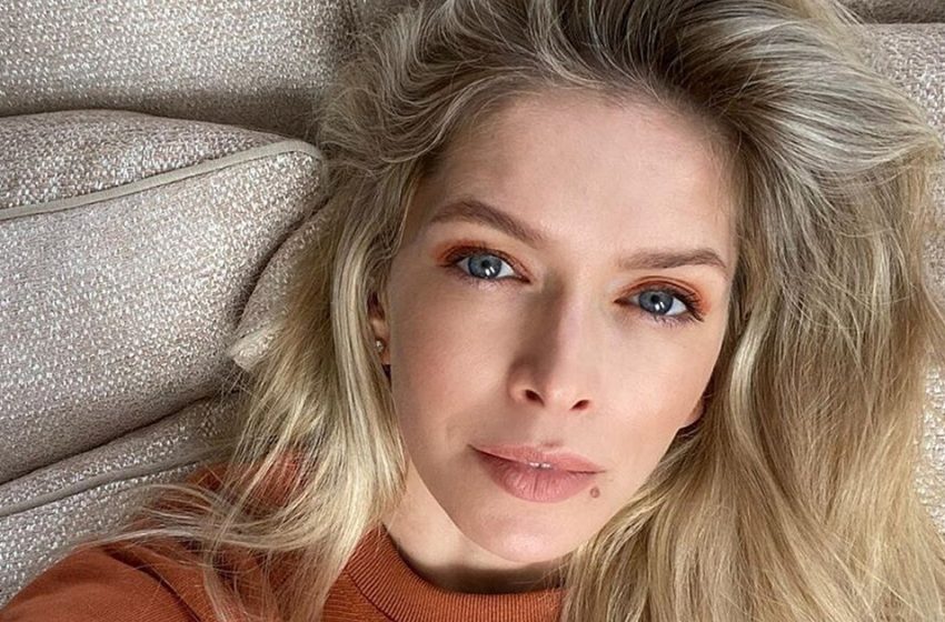 «Сильно изменилась за этот год»: 41-летняя Вера Брежнева поделилась снимком без макияжа и фильтров