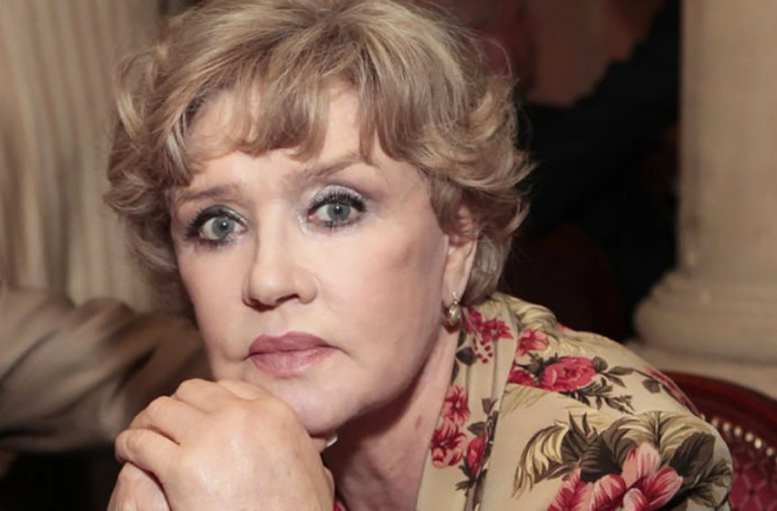  Вряд ли вы её узнаете. Алентова испортила себя пластикой, чем разочаровала свою аудиторию поклонников