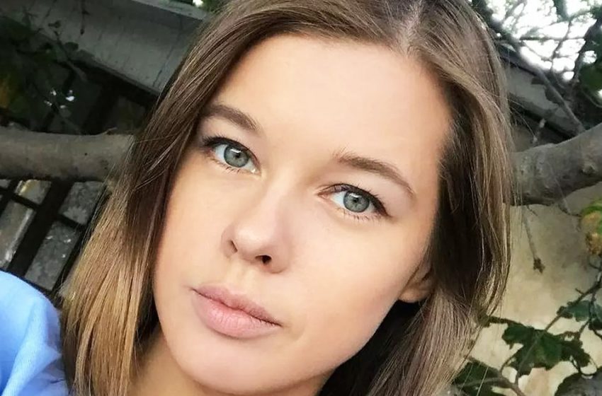  Счастливая и красивая: Катя Шпица поделилась с фанатами естественным снимком лежа в постели