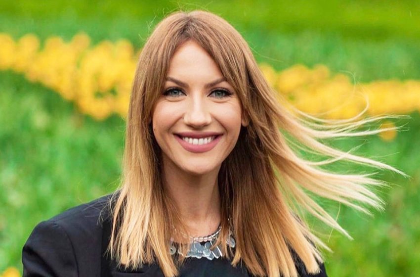 «Скромность – это не про неё»: Леся Никитюк показала лишнее, позируя только в одной рубашке