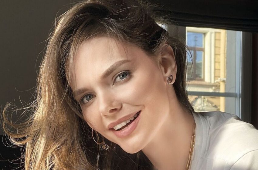  Без макияжа и с густой чёлкой. 37-летняя Елизавета Боярская показала честное фото, восхитив фанатов