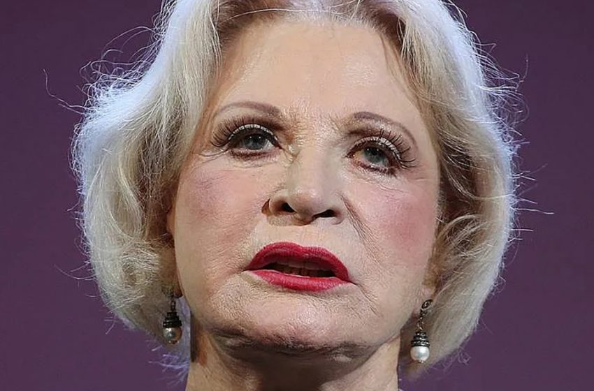 Такого от знаменитости никто не ожидал. 82-летняя Максакова удивила публику появлением в купальном наряде