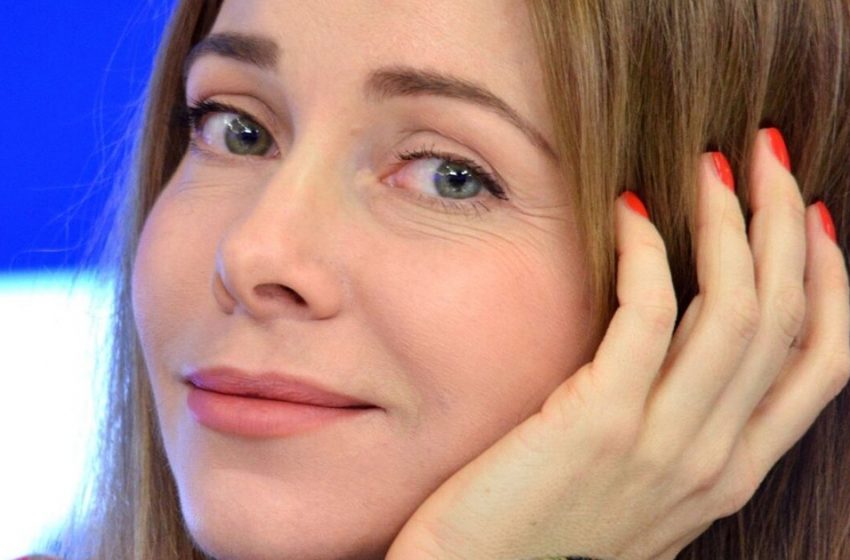 «В жизни я другая»: Екатерина Гусева в ярком платье в пол произвела фурор на кинопремьере