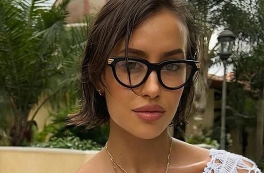 «Забыла о белье»: невеста Тимати в дерзком платье встала в позу Анджелину Джоли