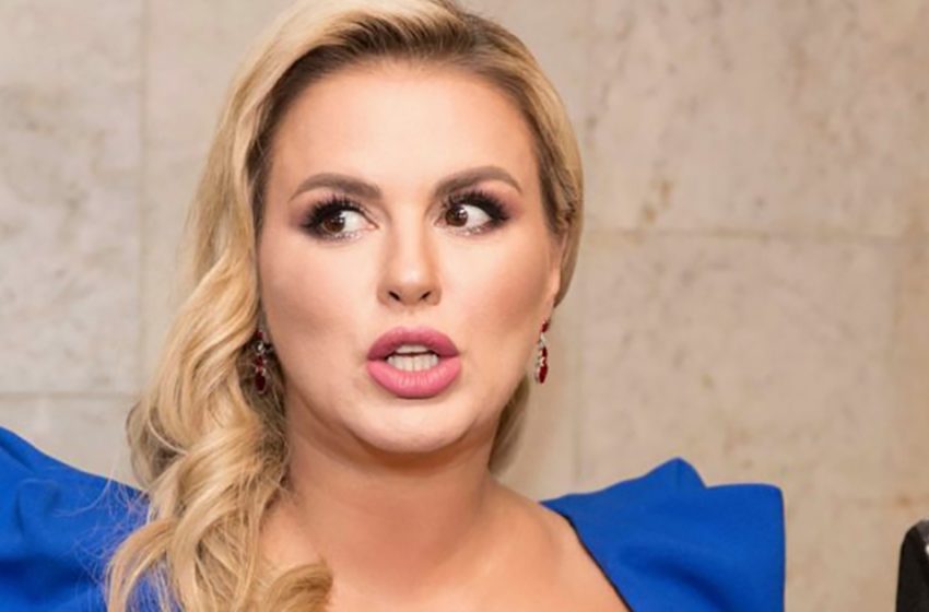 «Из яркой блондинки в жгучую брюнетку»: Анна Семенович сразила публику наповал своим новым имиджем