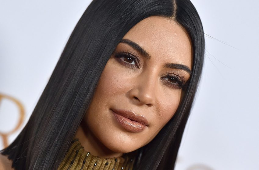  «Жемчужинки выскочили»: Ким Кардашьян появилась на Met Gala в платье с полуобнаженной грудью