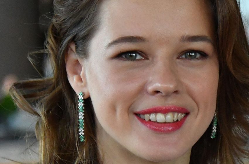 «Удивила!»: скромная Шпица стянула рубашку на камеру и показала соблазнительную грудь