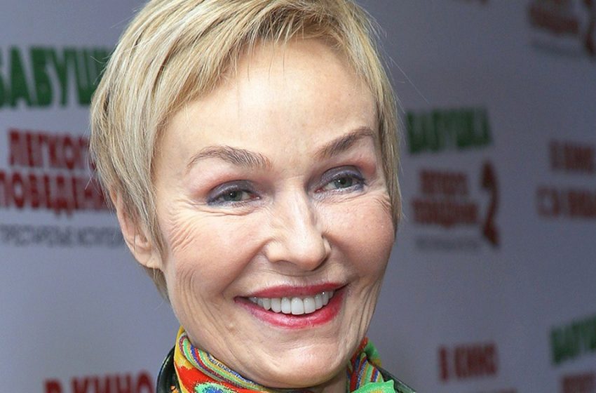 «Пенсионерка отжигает»: поклонники Андрейченко удивлены её поведению на людях