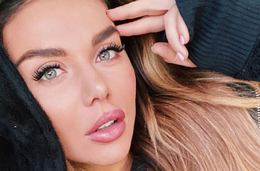   «Наедине с природой»: Анна Седокова искупалась в озере с оголенной грудью