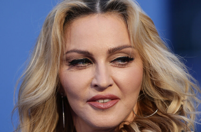  «Макияж не скрыл морщины»: 65-летняя Мадонна показала своё лицо вблизи